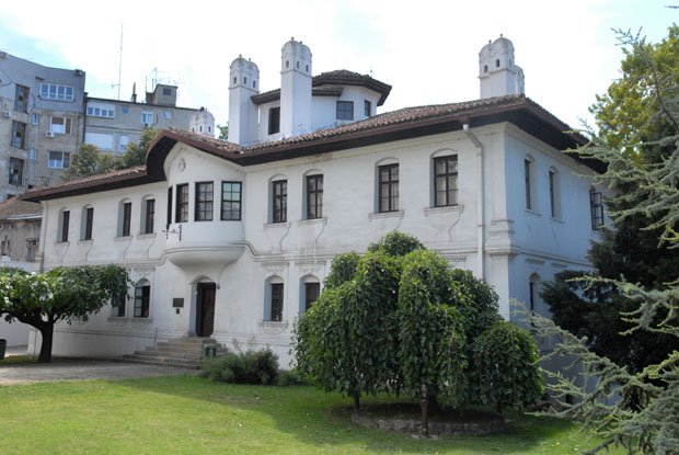 Београдске приче: Трновити пут женског срца